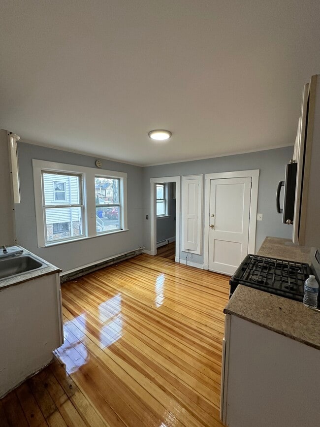 48 Baker St, Unit 1 in Boston, MA - Building Photo - Building Photo