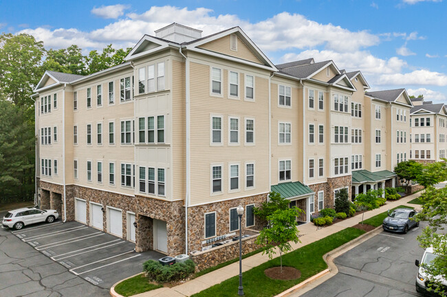 Lakeland Ridge Condominiums in Gaithersburg, MD - Foto de edificio - Building Photo