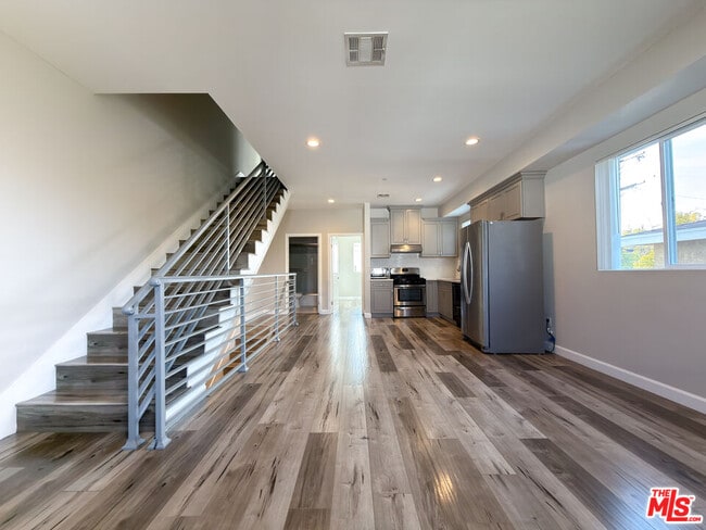 5651 Willowcrest Ave