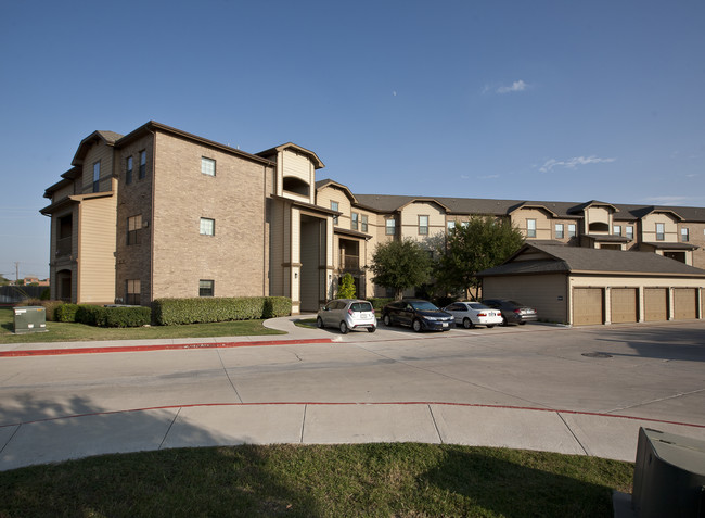 Home Towne at Picadilly in Pflugerville, TX - Foto de edificio - Building Photo