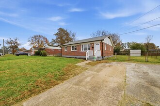 913 Dandridge Dr in Portsmouth, VA - Building Photo - Building Photo