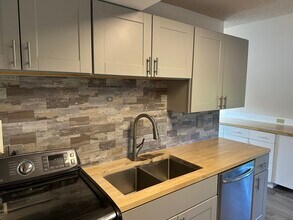 2 Clark St-Unit -3 in Stonington, CT - Building Photo - Building Photo