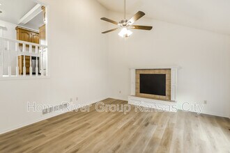 1200 NE Country Ln in Lee's Summit, MO - Building Photo - Building Photo