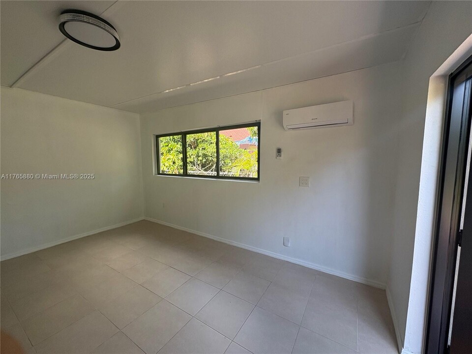 245 SW 64th Ave in Miami, FL - Building Photo