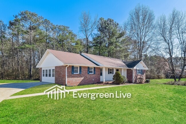 195 Southmoor Cir in Stockbridge, GA - Building Photo - Building Photo