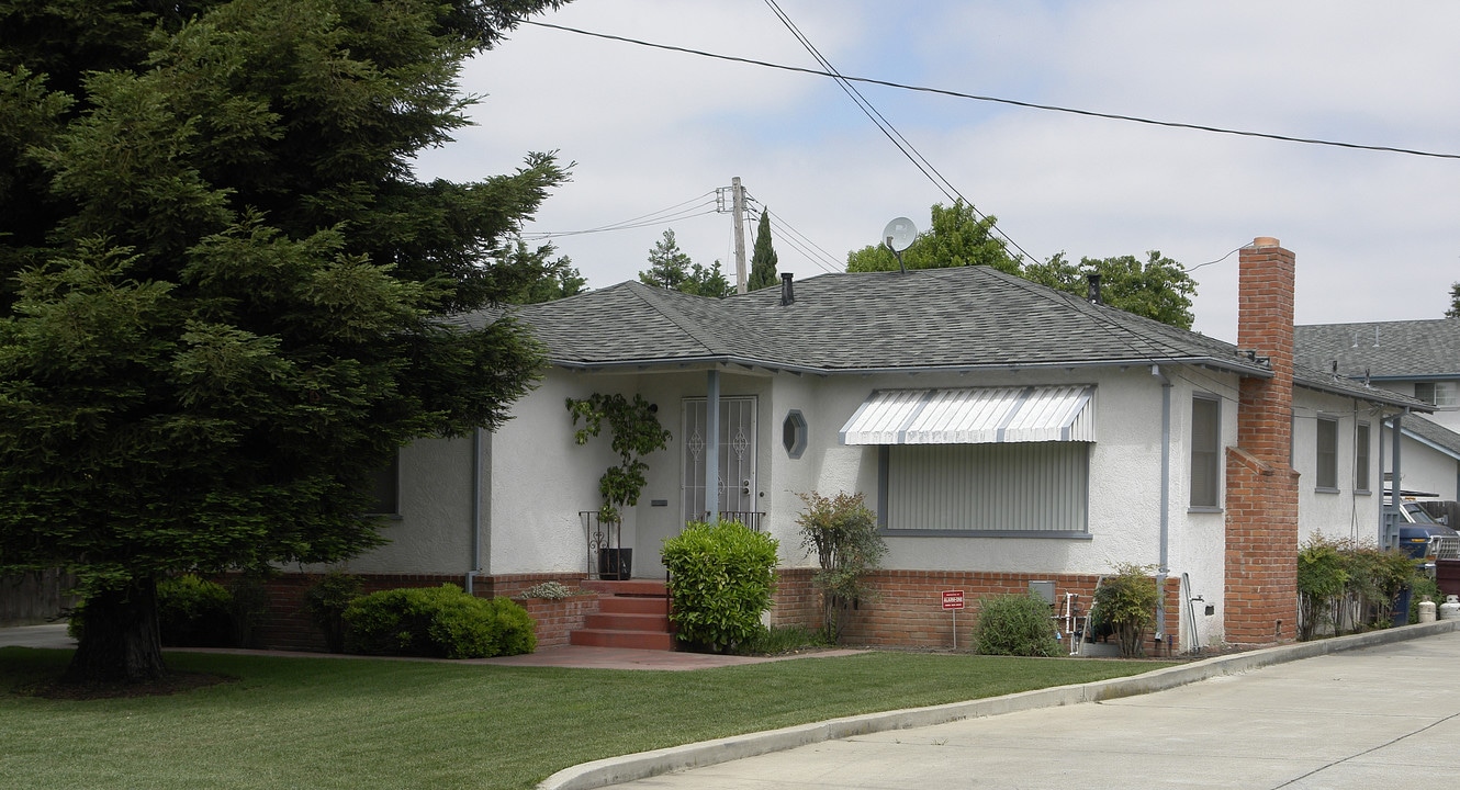 634-638 Cherry Way in Hayward, CA - Building Photo