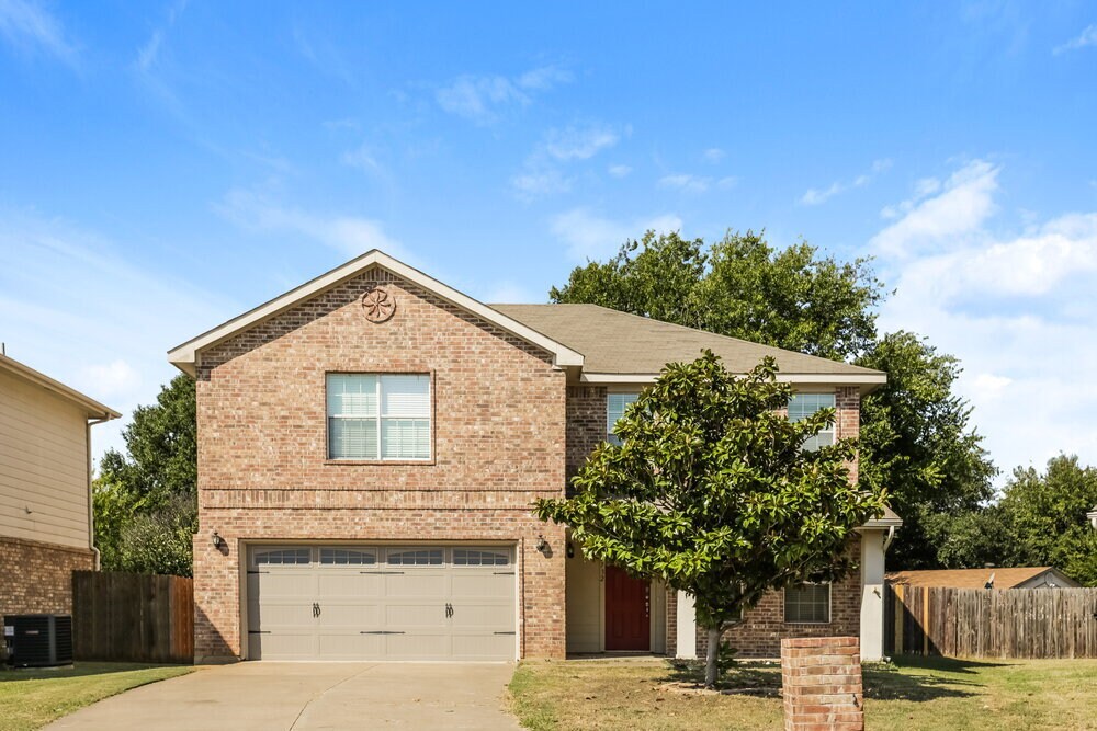 2732 Maegen Cir in Fort Worth, TX - Building Photo