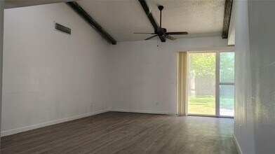 113 Harper Ct in Grand Prairie, TX - Foto de edificio - Building Photo