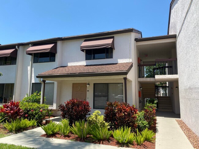 5040 Rose Hill Dr, Unit 204 in Boynton Beach, FL - Building Photo - Building Photo