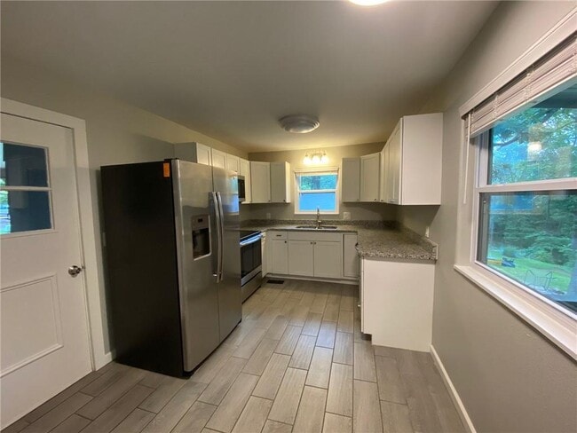 property at 10 Evesham Ln