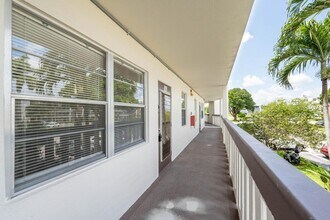 2044 Hythe A in Boca Raton, FL - Building Photo - Building Photo