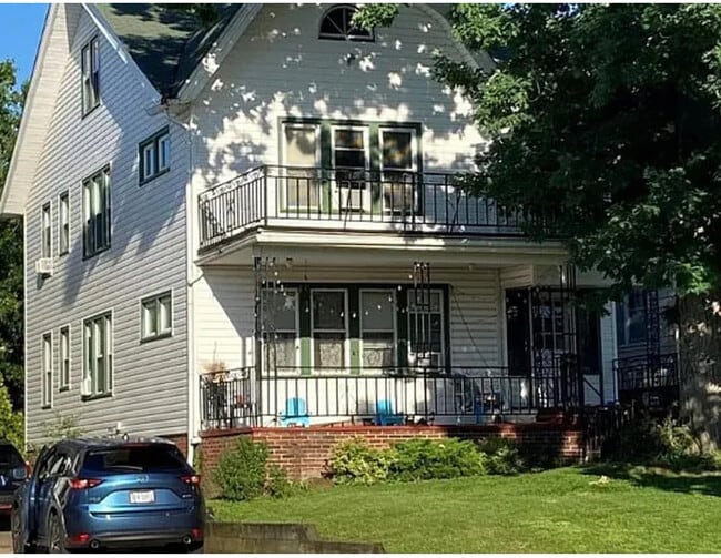 1653 Bunts Rd, Unit 2 in Lakewood, OH - Foto de edificio - Building Photo