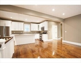 686 E 8th St, Unit 1 in Boston, MA - Building Photo - Building Photo