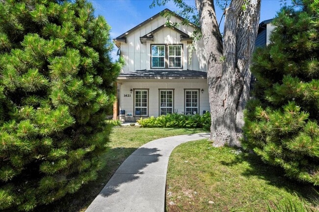 1621 S Vermont Ave