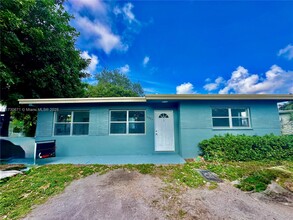 5903 SW 26th Terrace in West Park, FL - Building Photo - Building Photo