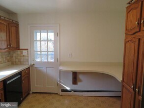 26 Lakeside Dr in Greenbelt, MD - Building Photo - Building Photo