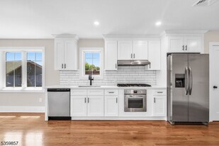 162 Closter Dock Rd in Closter, NJ - Building Photo