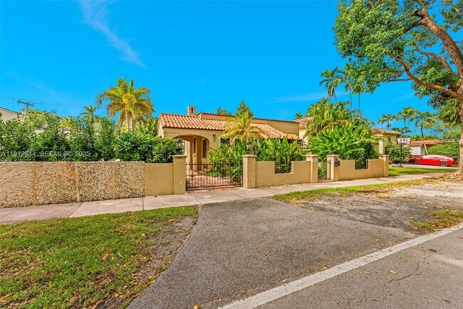 1514 Capri St in Coral Gables, FL - Building Photo - Building Photo