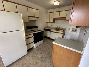 3830 Country Club Rd in Winston-Salem, NC - Building Photo - Building Photo