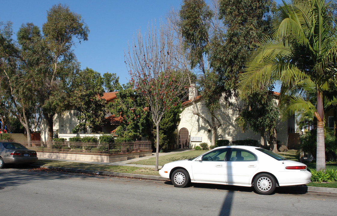 4421-4437 Howard Ave in Los Alamitos, CA - Foto de edificio