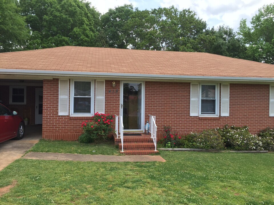 418 Dora St in Griffin, GA - Building Photo