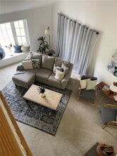 510 Corey Ln in Middletown, RI - Foto de edificio - Building Photo