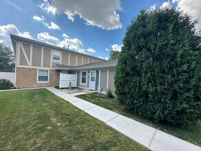207 Nantucket Harbor in Schaumburg, IL - Building Photo - Building Photo