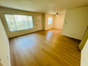 11260 Westminster Ave in Los Angeles, CA - Foto de edificio - Building Photo