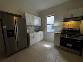 489 S 17th St, Unit 2nd FL in Newark, NJ - Building Photo