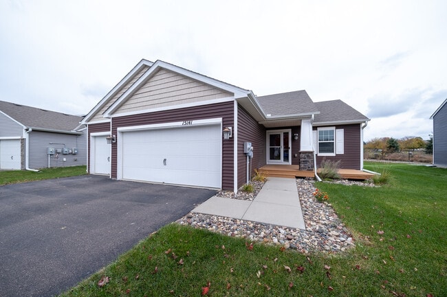 15141 Emory Cir in Apple Valley, MN - Building Photo - Building Photo