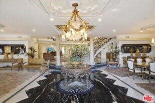 2258 Gloaming Way in Beverly Hills, CA - Building Photo