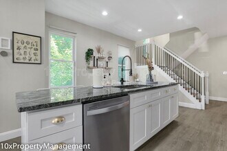 566 Kimball Pl in Columbus, OH - Building Photo - Building Photo