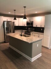 415 Ogburn St in Mooresville, NC - Foto de edificio - Building Photo