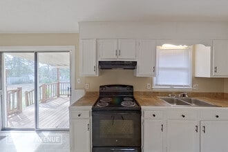 6047 Lexington Dr in Hope Mills, NC - Building Photo - Building Photo