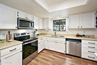 725 Meadowlark Ln in Prescott, AZ - Foto de edificio - Building Photo