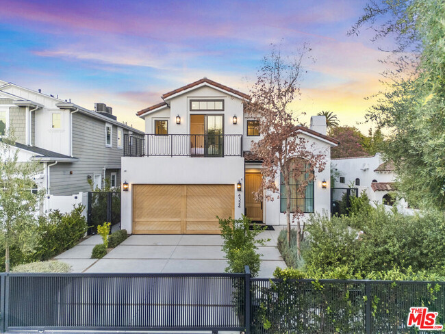 4324 Camellia Ave in Los Angeles, CA - Foto de edificio - Building Photo