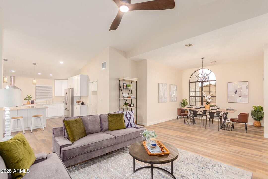 4537 E Walatowa St in Phoenix, AZ - Building Photo