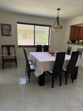 213 Lakeview Dr, Unit 204 in Weston, FL - Building Photo - Building Photo