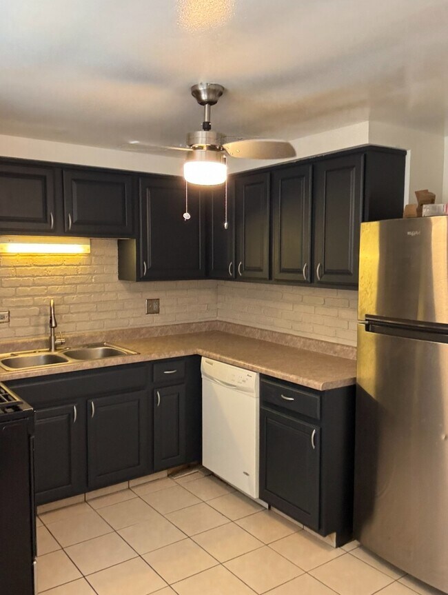 5908 Butterfield Rd, Unit B in Berkeley, IL - Building Photo - Building Photo