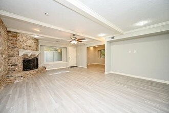 602 Mobile Ct in Conroe, TX - Building Photo - Building Photo