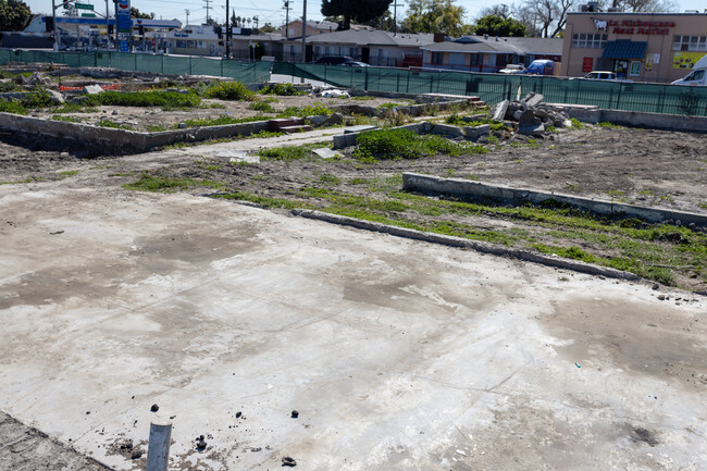 317 W Alondra Blvd in Compton, CA - Building Photo - Building Photo