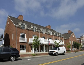 5107-5121 Center St in Williamsburg, VA - Building Photo - Building Photo
