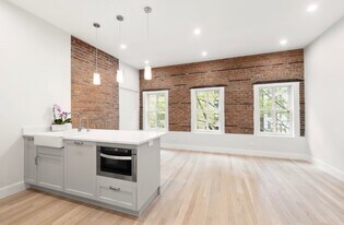 147 E 18th St in New York, NY - Building Photo