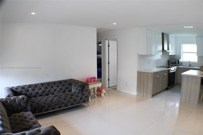 2050 N 57th Ter in Hollywood, FL - Building Photo - Building Photo