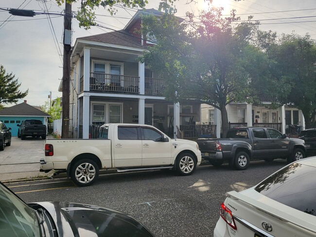 107 W Poplar Ave in Wildwood, NJ - Building Photo - Building Photo