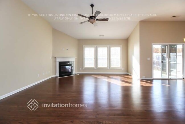 921 Upland Ives Dr in Sugar Hill, GA - Foto de edificio - Building Photo