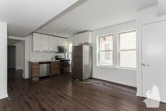 955 W Carmen Ave, Unit 1 in Chicago, IL - Building Photo - Building Photo