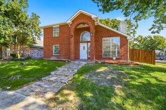 2100 Riverplace Dr in Flower Mound, TX - Foto de edificio - Building Photo