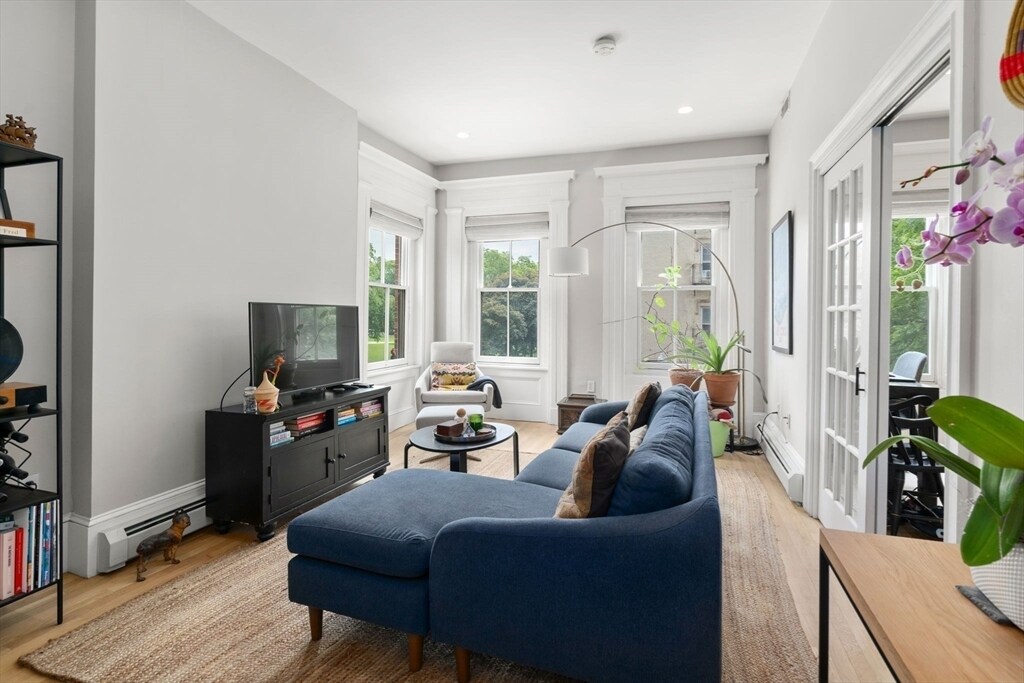 437 Shawmut Ave in Boston, MA - Building Photo