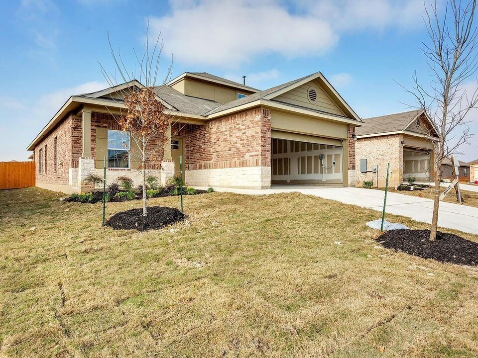 18434 Stevie Ray Dr in Round Rock, TX - Building Photo